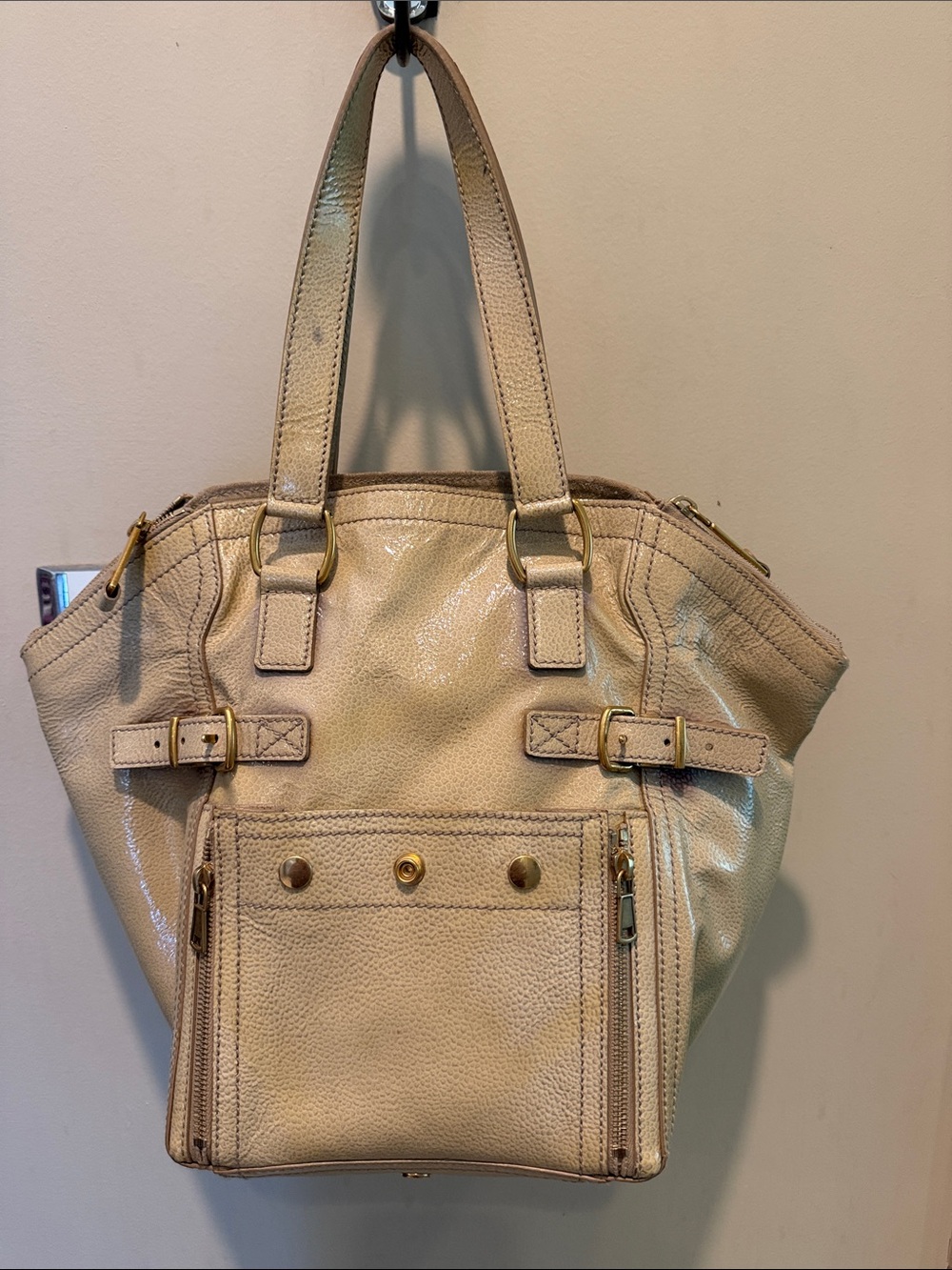 Classic YVES SAINT LAURENTBeige patent/leather Bag.